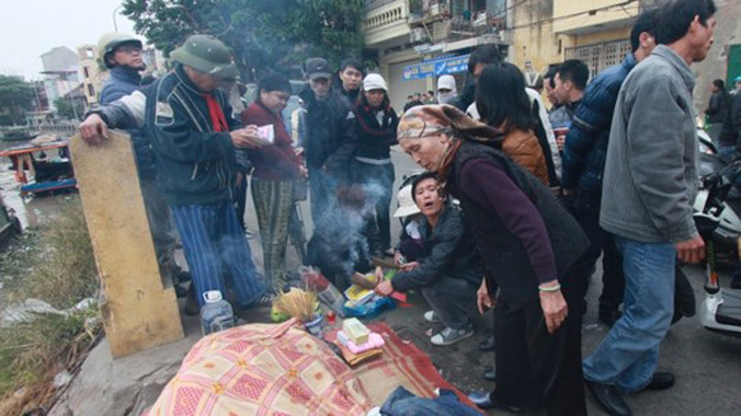 Gia đình tìm kiếm được thi thể anh Hoan vào sáng 9/1.