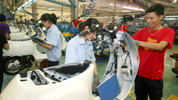 Doanh nghiệp ngoại luôn được nhiều ưu đãi hơn doanh nghiệp nội. Ảnh: Như Ý (Ảnh chụp tại Nhà máy lắp ráp xe Piaggio) 