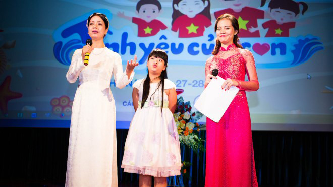 Chiều Xuân và con gái giao lưu với khán giả, chia sẻ những bí quyết bảo vệ hạnh phúc gia đình