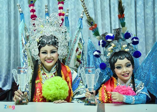 Lê Giang - Mai Chi cười suốt buổi giao lưu vì niềm vui quá lớn. Ảnh: Nguyễn Bá Ngọc.