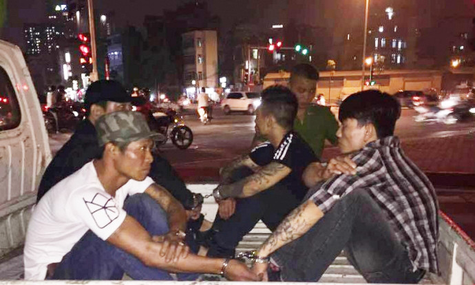 Các đối tượng bị tạm giữ tại hiện trường