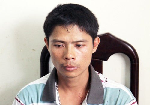 Hoàng đến công an trình diện sau khi gây án. Ảnh: Xuân Ngọc