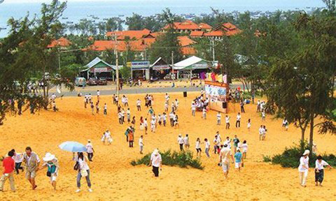 Nhân trộm xe máy tại khu vực Đồi cát Mũi Né - Ảnh: Lê Huân