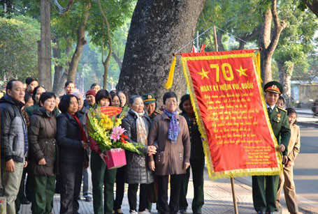 Hà Nội: Dòng người xếp hàng viếng Đại tướng Võ Nguyên Giáp