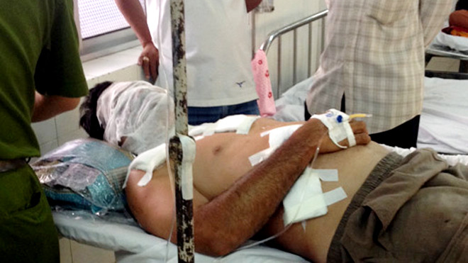 Ông Võ Duy Khánh đang được cấp cứu tại bệnh viện