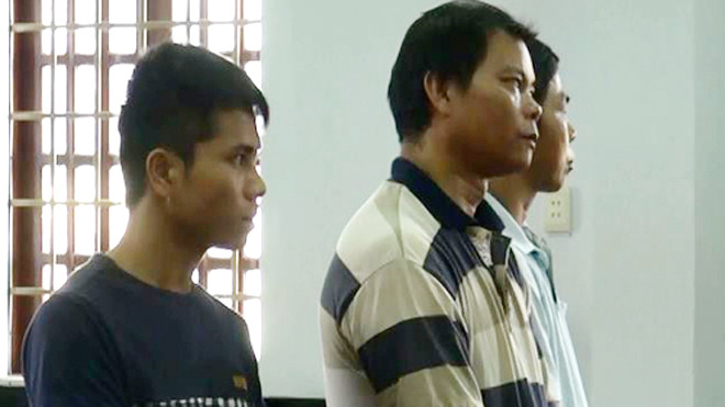 Tại tòa các bị cáo cho rằng chỉ đánh bị hại Nghĩa có "vài cái". Ảnh: Trung Thành