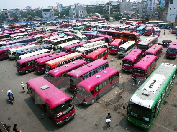 Phương tiện xe khách sẽ được tăng cường để đưa đón người dân về quê ăn Tết. Ảnh: TTXVN