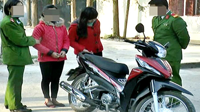 Do làm mất điện thoại hai đối tượng đi trộm xe máy lấy tiền trả nợ