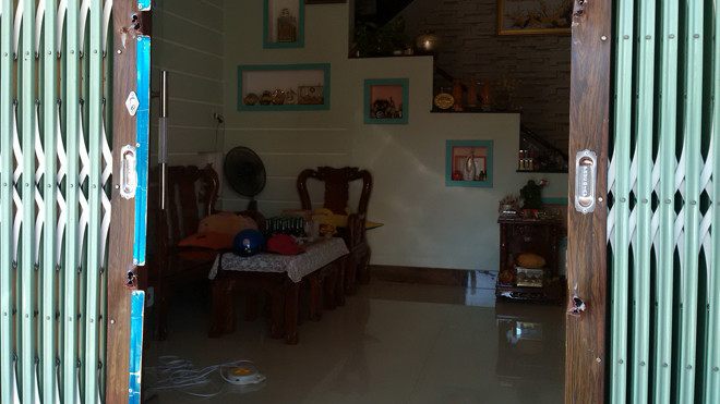 Ngủ dậy thấy cửa nhà mở, phát hiện mất cả tỉ đồng