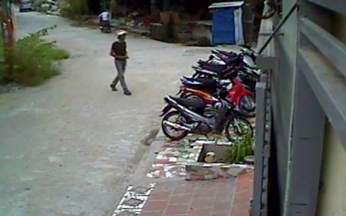 ​Tên trộm bị chủ nhà truy đuổi khi dắt trộm chiếc xe Wave. Ảnh minh họa