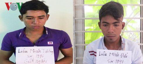 Hai anh em gây án bị công an bắt giữ.