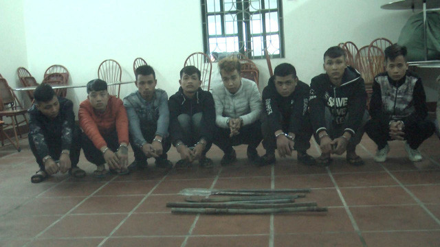 Các đối tượng vác dao chặn xe, “xin tiền” trên cao tốc Hà Nội - Lào Cai,