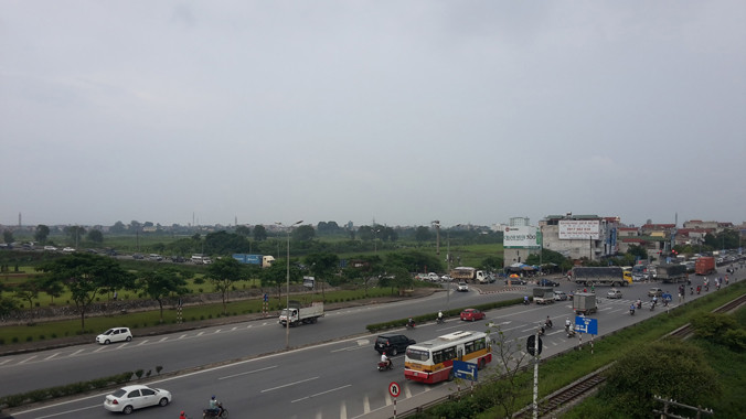  Ùn tắc thường xảy ra tại nút giao QL 5 cầu Thanh Trì ảnh: Bảo An