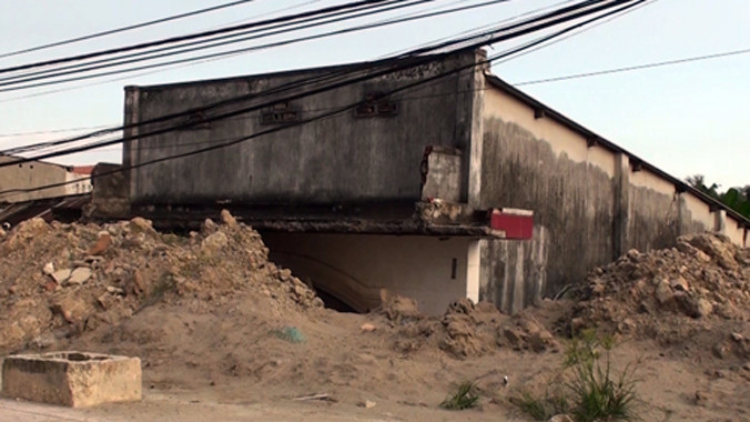 Một căn nhà đường cao tới nóc trên đường Phạm Văn Đồng. Ảnh: Duy Trần.