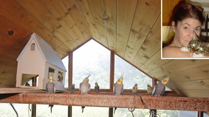 Nữ triệu phú Leslie Ann Mandel đã để lại 2,2 tỷ đồng tiền thừa kế cho những con vẹt cưng.