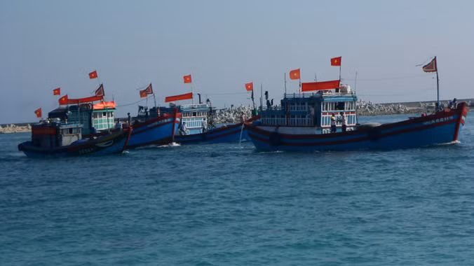 Trên dưới đồng lòng cùng ngư dân bám biển chủ quyền Ảnh: TL