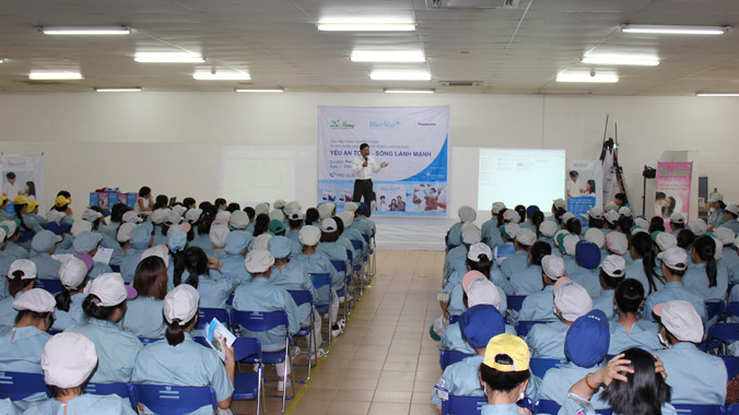 Nâng cao nhận thức về sức khỏe sinh sản cho nữ công nhân