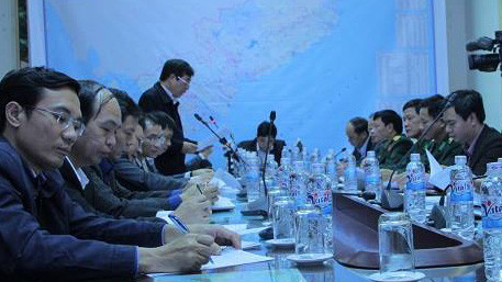 Cấm ngư dân ra khơi trong khi bão số 5 tiến vào.