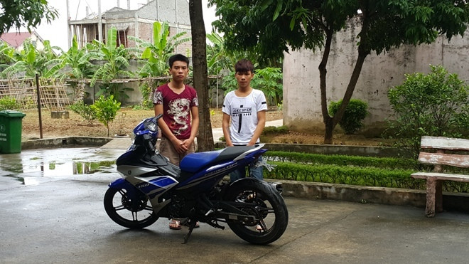 Hai đối tượng và xe máy dùng để cướp giật