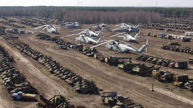 Chính quyền Liên Xô buộc phải bỏ những phương tiện tham gia ứng cứu thảm họa hạt nhân ngày 26/4/1986 vì nhiễm xạ. Trực thăng, xe cứu hỏa, xe tải… bị vứt trên bãi đất trống ở Rassokha, cách nhà máy điện khoảng 25 km về phía tây nam.