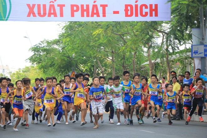 1.200 vận động viên trẻ tham gia giải Việt dã chào mừng Lễ 30/4