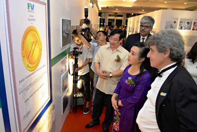 Bộ trưởng y tế Nguyễn Thị Kim Tiến tại lễ đón nhận chứng nhận chất lượng y tế quốc tế JCI của Bệnh viện FV. Ảnh do bệnh viện cung cấp.