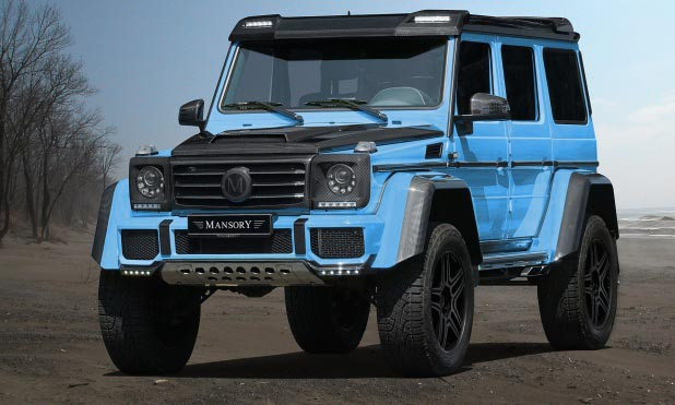 Hãng độ Đức Mansory giới thiệu gói độ với các chi tiết bằng sợi carbon cho mẫu SUV Mercedes G500 4x4², tấm ốp cản trước bằng thép không gỉ. Ốp mui sợi carbon. Mansory thiết kế lại và nâng khoảng sáng gầm lên 437 mm.