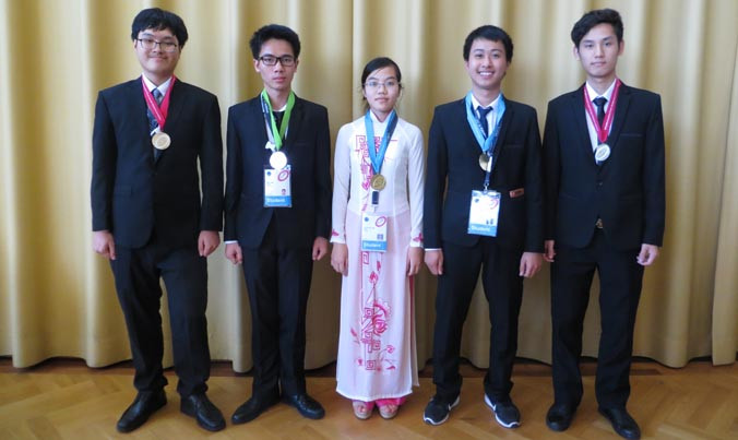 Nữ sinh giành cú đúp huy chương vàng Olympic vật lý quốc tế