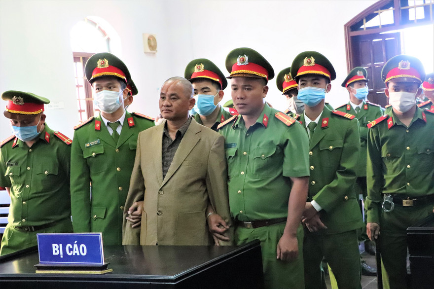 Bị cáo Minh nghe tuyên án