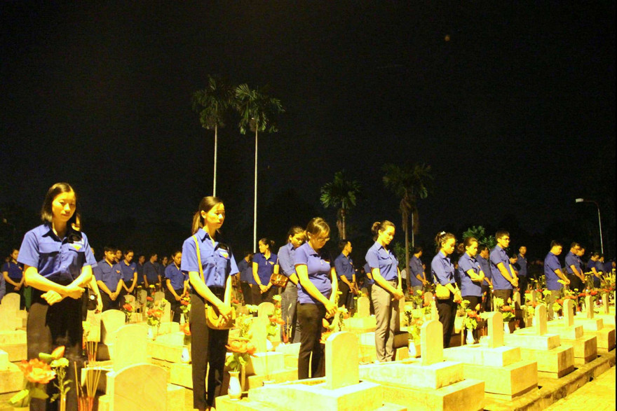 Đắk Lắk: Những ngọn nến thắp sáng 2.306 phần mộ liệt sỹ