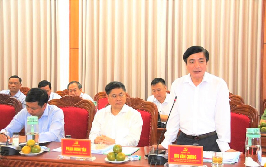Bí thư Tỉnh ủy Bùi Văn Cường phát biểu tại cuộc làm việc