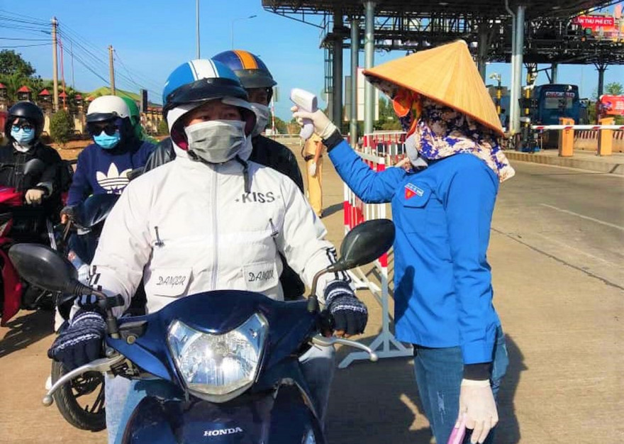 Thanh niên huyện Đắk R'lấp, tham gia hỗ trợ tại chốt kiểm soát dịch. Ảnh Tỉnh đoàn Đắk Nông