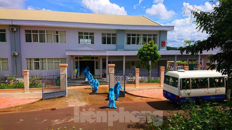 Chuyển nữ sinh mắc COVID-19 và các trường hợp tiếp xúc gần qua bệnh viện khác điều trị