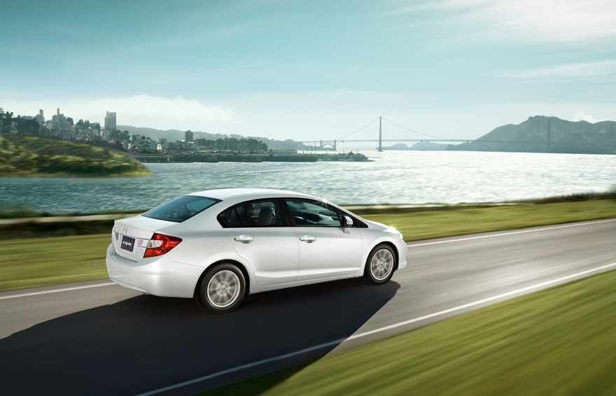 Các hãng xe hơi tung chiêu trong tháng 'cô hồn'