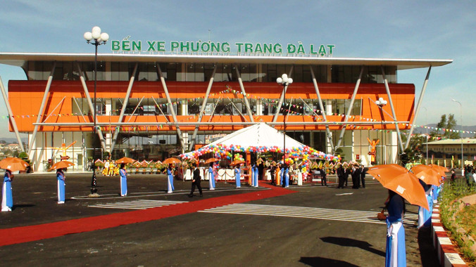 Bỏ 50 tỷ đồng đầu tư hiện đại, chấp nhận đổi tên thành Bến xe liên tỉnh Đà Lạt, nhưng Phương Trang buộc phải tố Lâm Đồng “lật kèo” quy hoạch (Ảnh chụp từ lúc chưa đổi tên bến xe). Ảnh: Đ.T