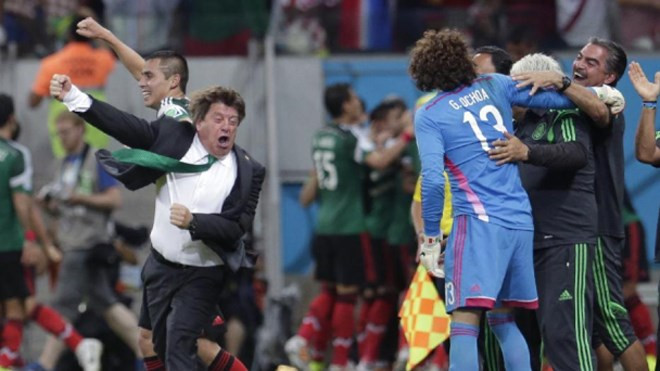 Người hùng Mexico thua... thầy Việt Nam