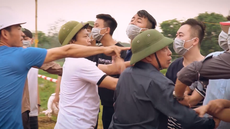 Dân chặn xe doanh nghiệp không cho thi công