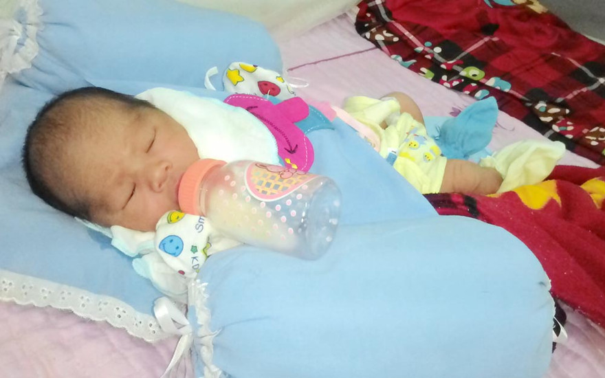 Bé sơ sinh được chăm sóc. Ảnh bác sĩ Hoa cung cấp.
