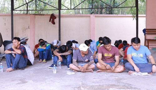 Nhóm thanh niên bị tạm giữ