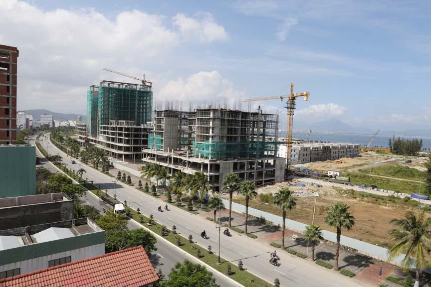 Dự án Khu đô thị Đa Phước (Khu đô thị The Sunrise Bay Đà Nẵng) có dấu hiệu sử dụng cát trái phép từ Cửa Đại để lấn biển. 