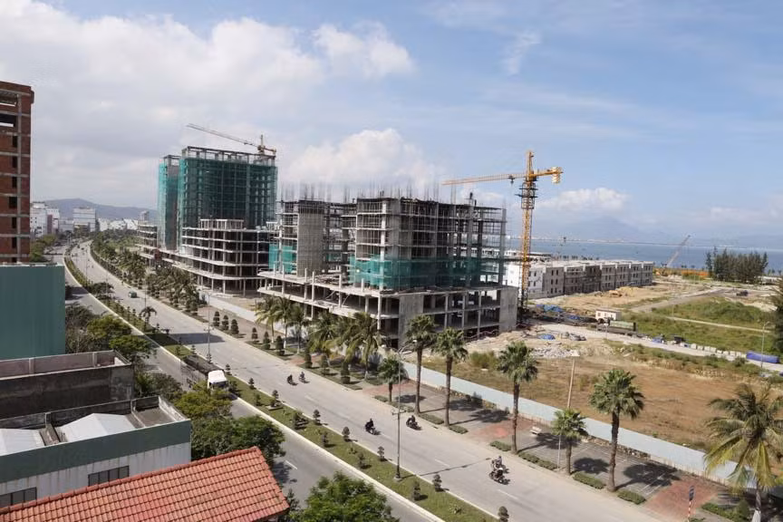 Dự án Khu đô thị Đa Phước (Khu đô thị The Sunrise Bay Đà Nẵng) có dấu hiệu sử dụng cát trái phép từ Cửa Đại để lấn biển. 