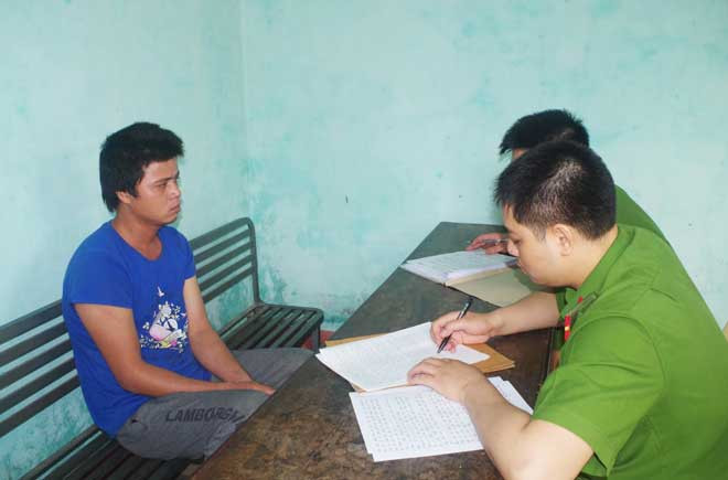 Cơ quan Công an lấy lời khai đối tượng Truyền