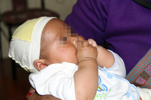 Bé gái 2 tháng tuổi được về với gia đình