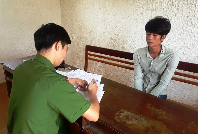 Đối tượng Hoàng Hào tại cơ quan công an. Ảnh: Công an cung cấp