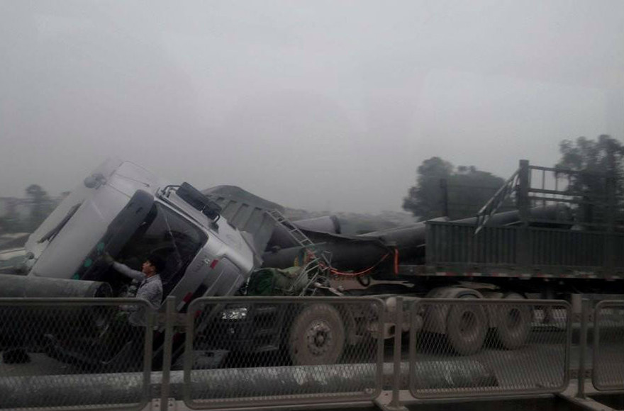 Chiếc xe đầu kéo gặp tai nạn. Ảnh: Lê Quang Minh/Otofun.