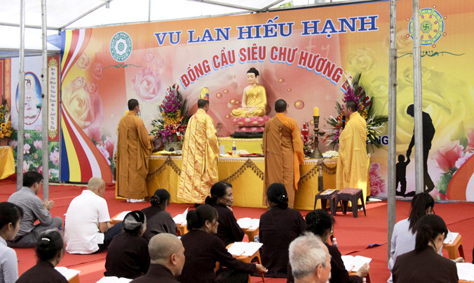 Mùa Vu lan: Về nơi hiếu, nghĩa vẹn tròn