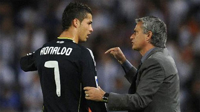 Mối quan hệ giữa Ronaldo và Mourinho từng rất tốt đẹp rồi chuyển thành xấu. Ảnh: Reuters.
