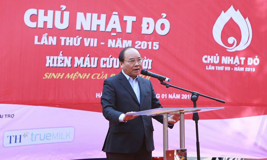 Ủy viên Bộ Chính trị, Phó Thủ tướng Chính phủ Nguyễn Xuân Phúc, Chủ tịch Ủy ban An toàn giao thông Quốc gia, phát biểu tại lễ khai mạc Chủ nhật Đỏ lần thứ 7. Ảnh: Như Ý