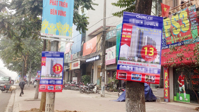 Dọc các tuyến phố nhan nhản các biển treo quảng cáo bán chung cư. Mỗi gốc cây một căn hộ, biệt thự có giá hàng tỷ đồng.