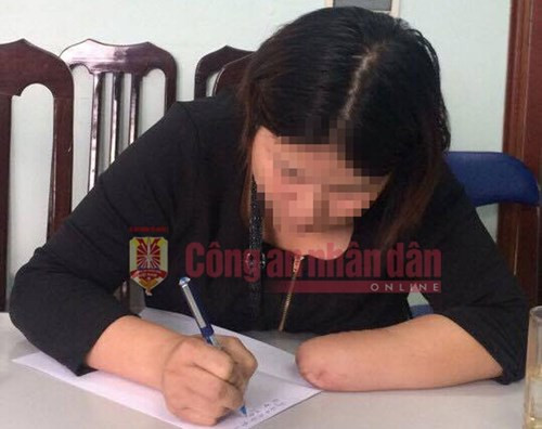 Chị N viết tường trình tại cơ quan Công an. Ảnh: CAND.